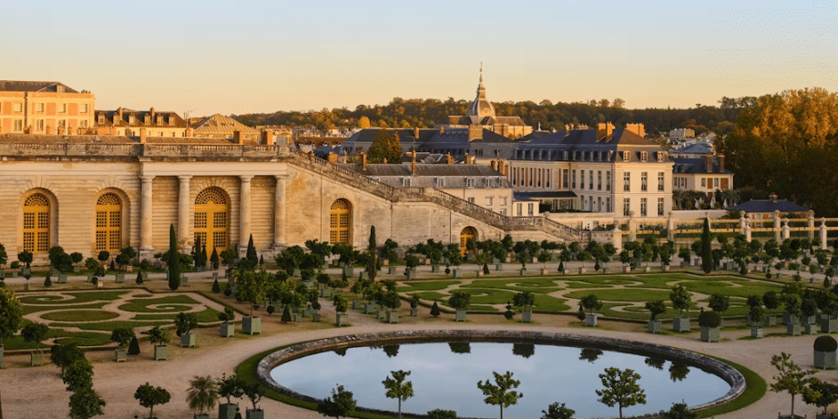 airelles-chateau-de-versailles-le-grand-controle-facade-2